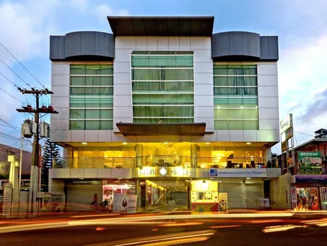 Holiday Suites Business District – Empire Suites Hotel: Akomodasi Mewah di Jantung Kota